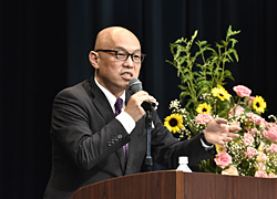 釈　徹宗氏