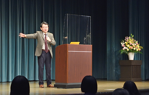 選考委員長 重松清氏による講評